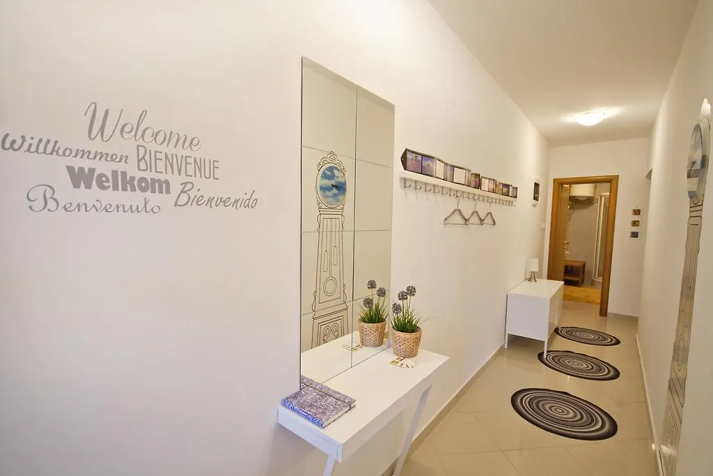 Adela Apartments Dramalj 0*,